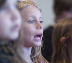 Barnkör för lågstadiebarn i Brännkyrka församlingshem i Älvsjö